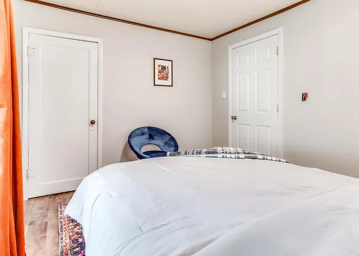 Hike, Boat & Fish: Dog-friendly Holiday home